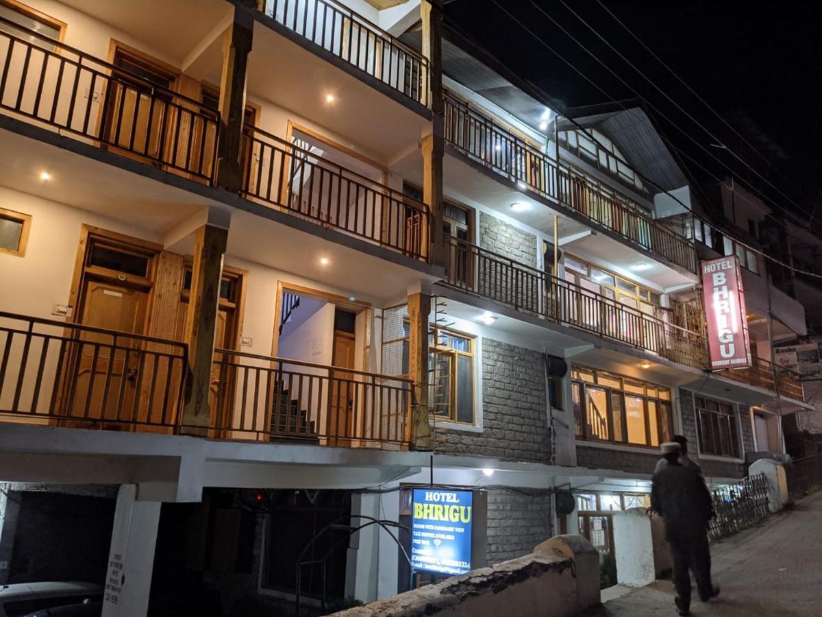 Hotel Bhrigu Manāli Kültér fotó